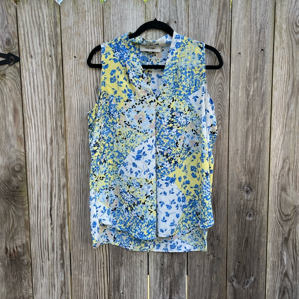 Jones Studio Floral Sleeveless Blouse size Medium